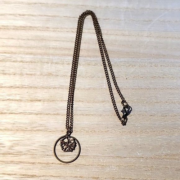 Unique metal and wire necklace - Picture 3 of 3